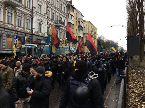 Організатори маршу за імпічмент Порошенка говорять про 50 тисяч учасників, поліція - про 2, 5 тисяч