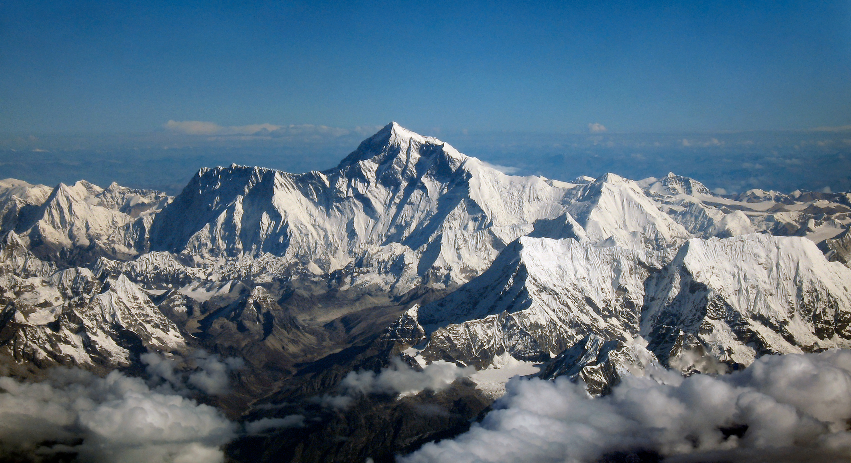 Альпіністам-одинакам заборонили підніматися на Еверест