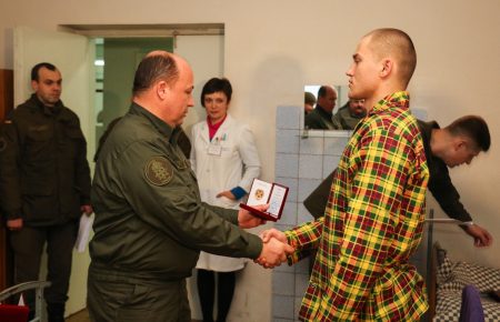 Постраждалі під Жовтневим палацом нацгвардійці отримали нагороди (ФОТО, Відео)