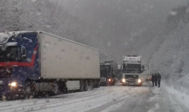 Ситуація на дорогах Закарпаття стабілізувалася, — ДСНС (ФОТО) Ситуація на дорогах Закарпаття стабілізувалася, — ДСНС (ФОТО)
