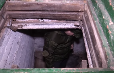 «Стены в бурых пятнах»: в Луганске показали дом охраны Плотницкого (ВИДЕО)