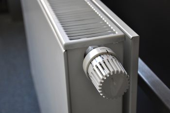 Менше градусів: чи можна впливати на температуру в квартирі? Менше градусів: чи можна впливати на температуру в квартирі?