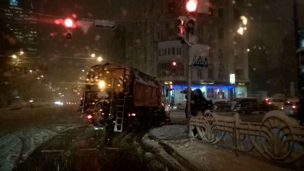 Внаслідок снігопаду на дорогах Києва утворилися кілометрові затори (ФОТО, КАРТИ, ОНОВЛЮЄТЬСЯ)
