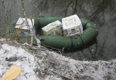 Українець намагався човном переправити сир до Росії, - ДПСУ (ФОТО)
