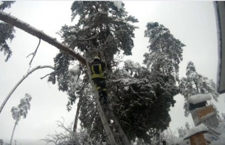 Негода на Черкащині: рятувальники обіцяють повністю відновити водопостачання до кінця дня (ФОТО)