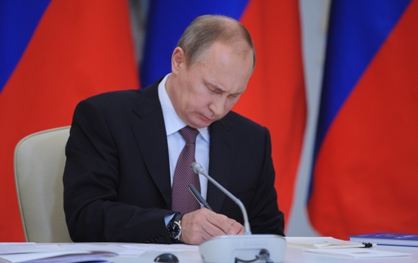 Путін продовжив обмеження на транзит українських товарів територією РФ