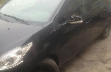 У Львові водійка збила двох поліцейських, одного з них провезла на капоті