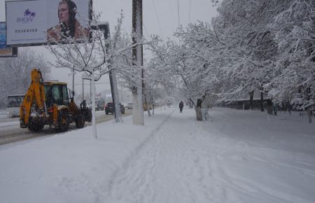 Снігопад в Одесі: аеропорт працює з перебоями, обмежено рух вантажного транспорту (ФОТО, ВІДЕО)