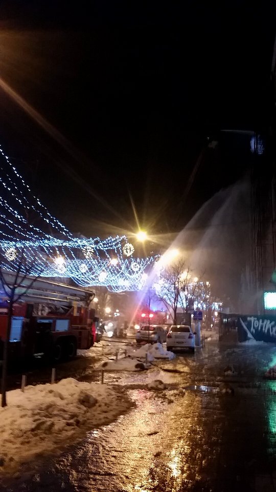 У центрі Києва горить будинок (ФОТО, ВІДЕО)
