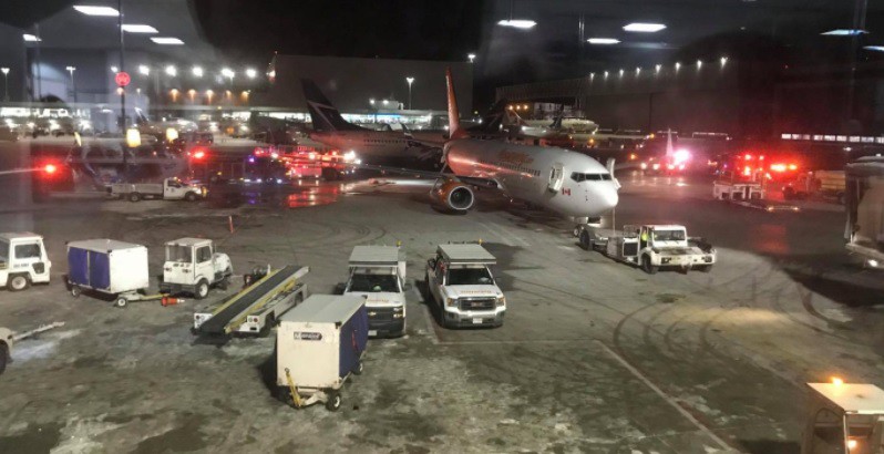 В міжнародному аеропорту Торонто зіштовхнулися 2 літака (ВІДЕО)