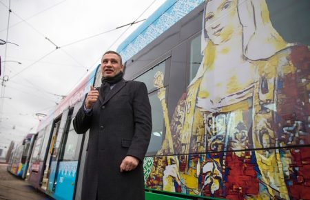 У Києві нові трамваї оздоблюють портретами видатних українців(ВІДЕО)