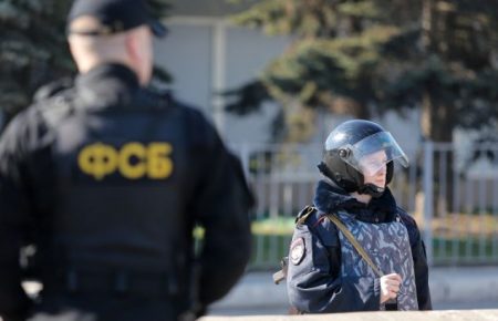 В Криму у двох селах тривають обшуки кримських татар (ВІДЕО)