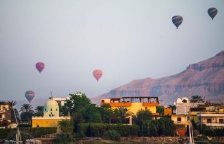 В Єгипті розбилась повітряна куля з 20 туристами на борту