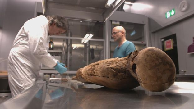 Борис Джонсон виявився нащадком базельської мумії в сьомому коліні (ФОТО)