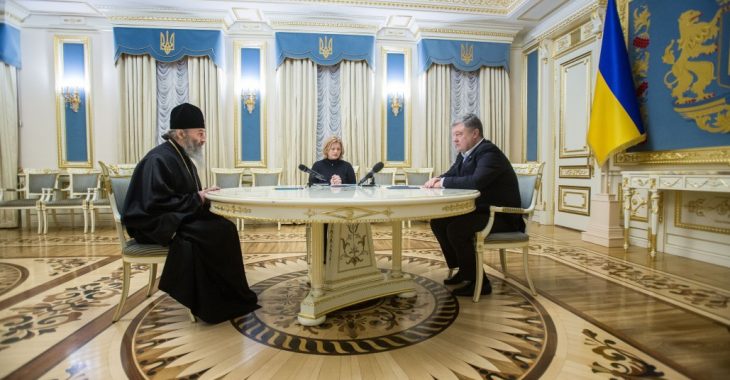 Порошенко попросив УПЦ МП допомагати людям на окупованих територіях Порошенко попросив УПЦ МП допомагати людям на окупованих територіях