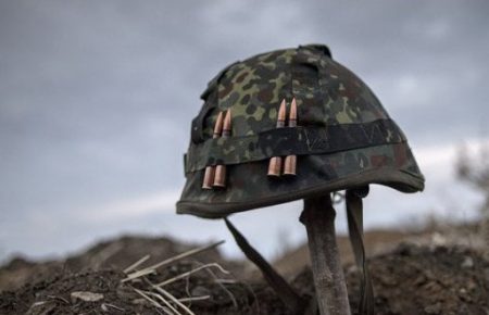 На Донбасі через обстріли загинув український військовий, четверо бійців поранені