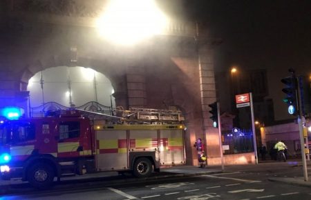 На вокзалі в центрі Ноттінгема вирує пожежа: усіх людей евакуювали (ФОТО, ВІДЕО)