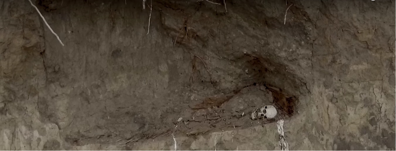 Кременчуцьке водосховище розмиває могили на старих цвинтарях, скелети висять над водою (ВІДЕО)