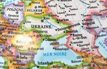 У Франції продають глобуси з російським Кримом (ФОТО)