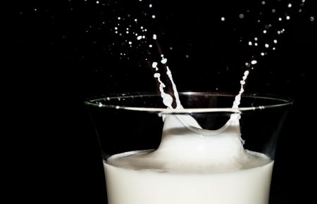 Фейк про угоду з ЄС: чи зможуть люди продавати молоко?