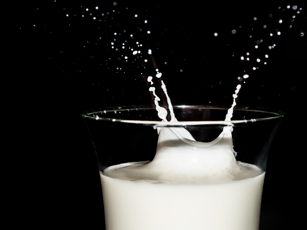 Фейк про угоду з ЄС: чи зможуть люди продавати молоко?