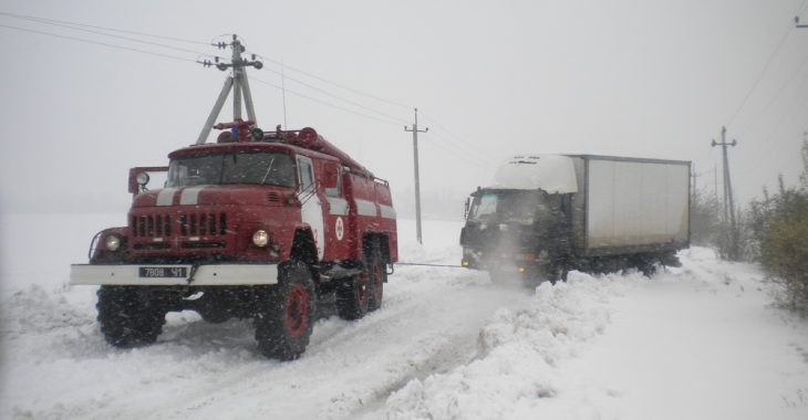 Через негоду в Україні 294 населених пункти все ще залишаються знеструмленими (ФОТО) Через негоду в Україні 294 населених пункти все ще залишаються знеструмленими (ФОТО)