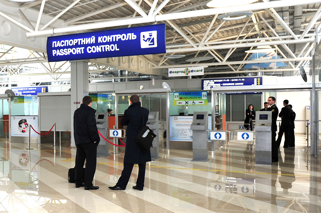 Росіянин намагався потрапити до Києва з фальшивим українським паспортом. Його розшукує Інтерпол