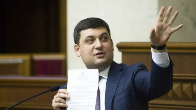 Україна має віддати третину держбюджету для погашення боргів – прем’єр-міністр