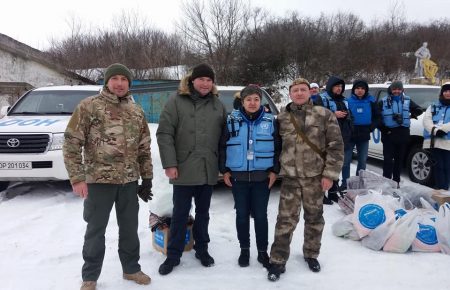 Українські військові не контролюють дорогу до Новоолександрівки, - волонтер