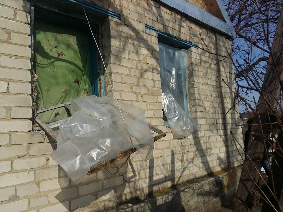 Луганське обстріляли: частина жителів залишилася без світла та газу