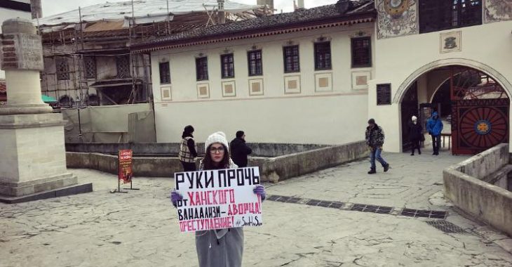 «Поліція приїхала не захищати мене, а взяти пояснення». Подробиці нападу на кримськотатарську активістку в Бахчисараї «Поліція приїхала не захищати мене, а взяти пояснення». Подробиці нападу на кримськотатарську активістку в Бахчисараї