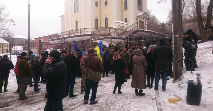 Справа Труханова: до суду не впустили активістів Справа Труханова: до суду не впустили активістів