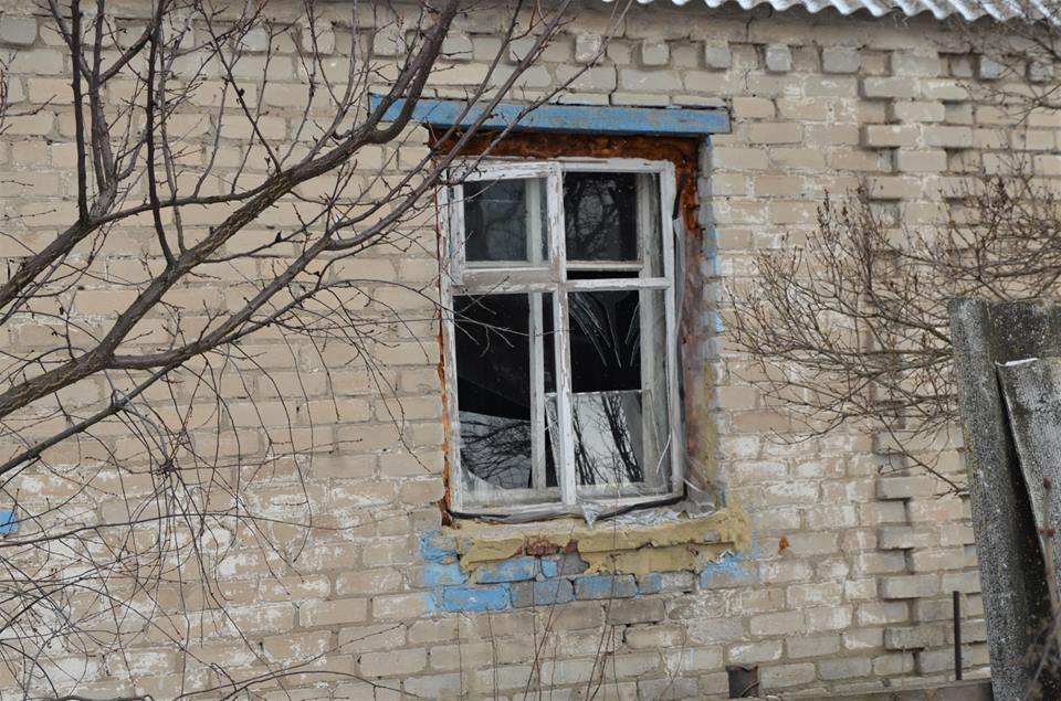 Селище Луганське залишилося без світла в зв'язку з обстрілами бойовиків (ФОТО)