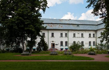 Невідомі демонтували ворота музею на території Софії Київської