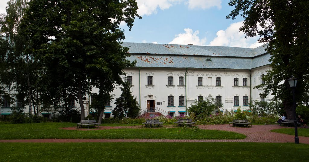 Невідомі демонтували ворота музею на території Софії Київської