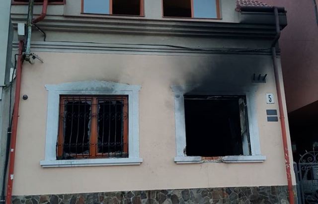 В Ужгороді підпалили офіс спілки угорців: у поліції з'ясовують деталі