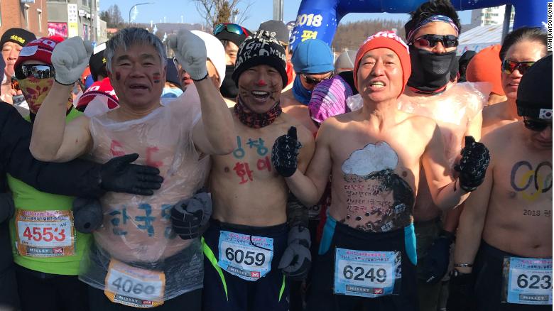 На тлі Олімпіади в Пхенчхані пройшов «голий марафон» (ФОТО, ВІДЕО)