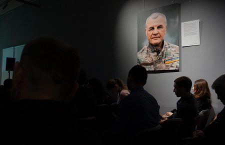 Десять облич: у Києві відкрили виставку з портретами кримчан-учасників АТО (ФОТО)