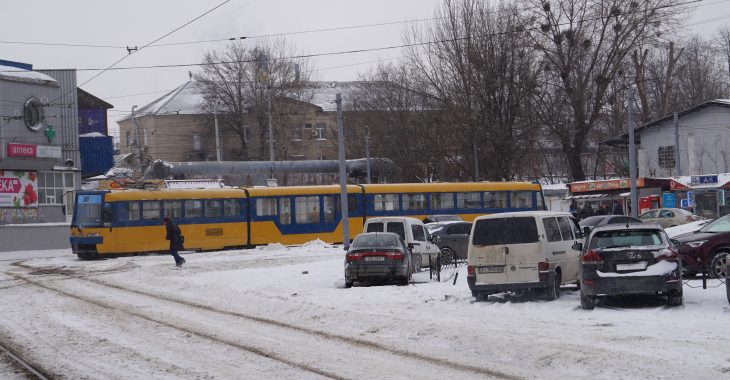 Київ після заметілі: ситуація на дорогах та у спальних районах Київ після заметілі: ситуація на дорогах та у спальних районах
