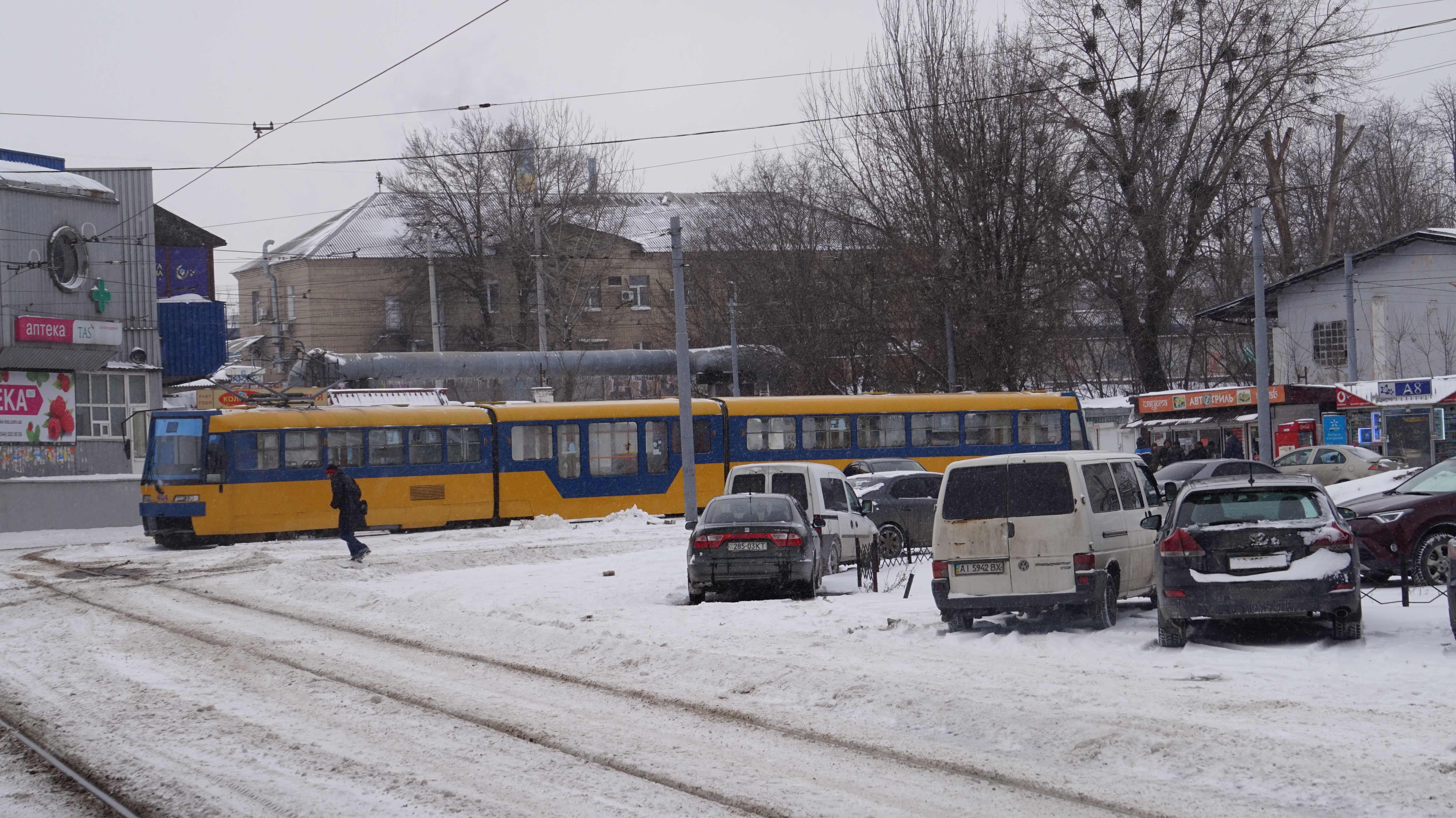 Київ після заметілі: ситуація на дорогах та у спальних районах
