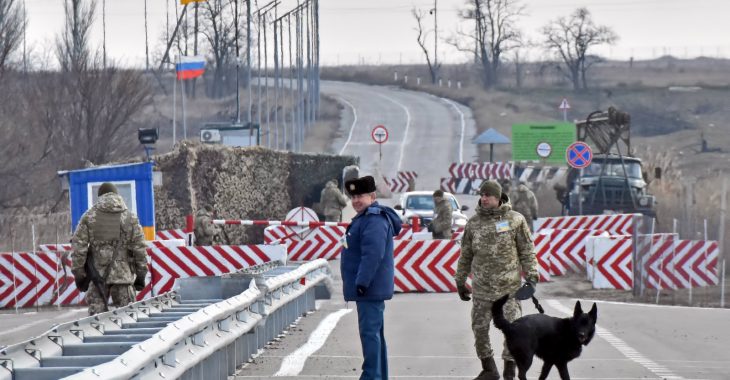 Відсутність ліхтарів, туалетів та медиків: в якому стані КПВВ на адмінкордоні з Кримом? Фото Відсутність ліхтарів, туалетів та медиків: в якому стані КПВВ на адмінкордоні з Кримом? Фото