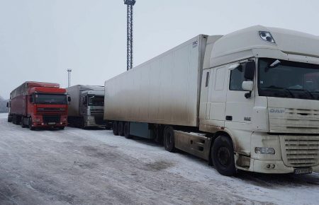 РФ припинила пропуск вантажівок на україно-російському кордоні у пункті пропуску Нєхотєєвка (ФОТО)