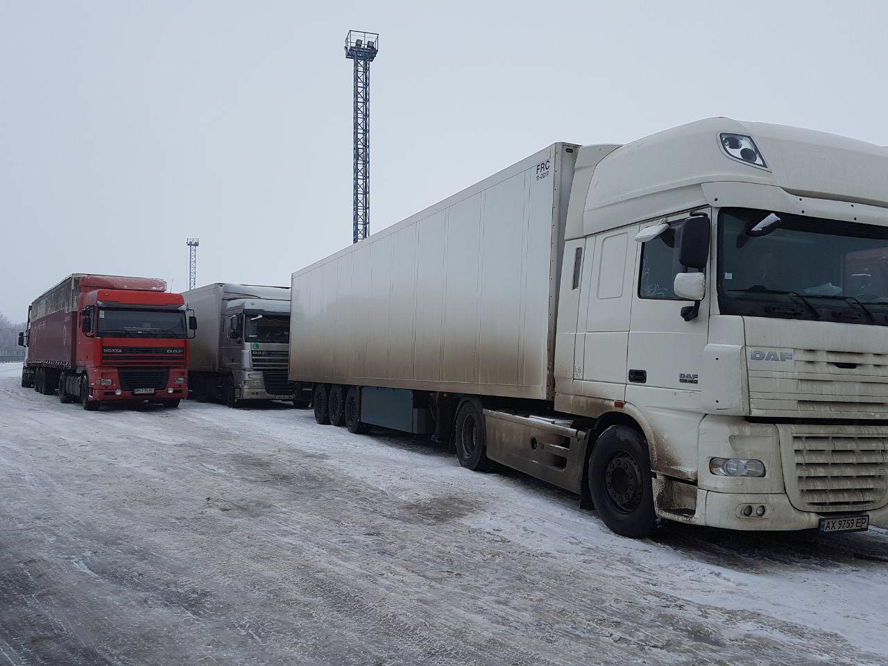 РФ припинила пропуск вантажівок на україно-російському кордоні у пункті пропуску Нєхотєєвка (ФОТО)