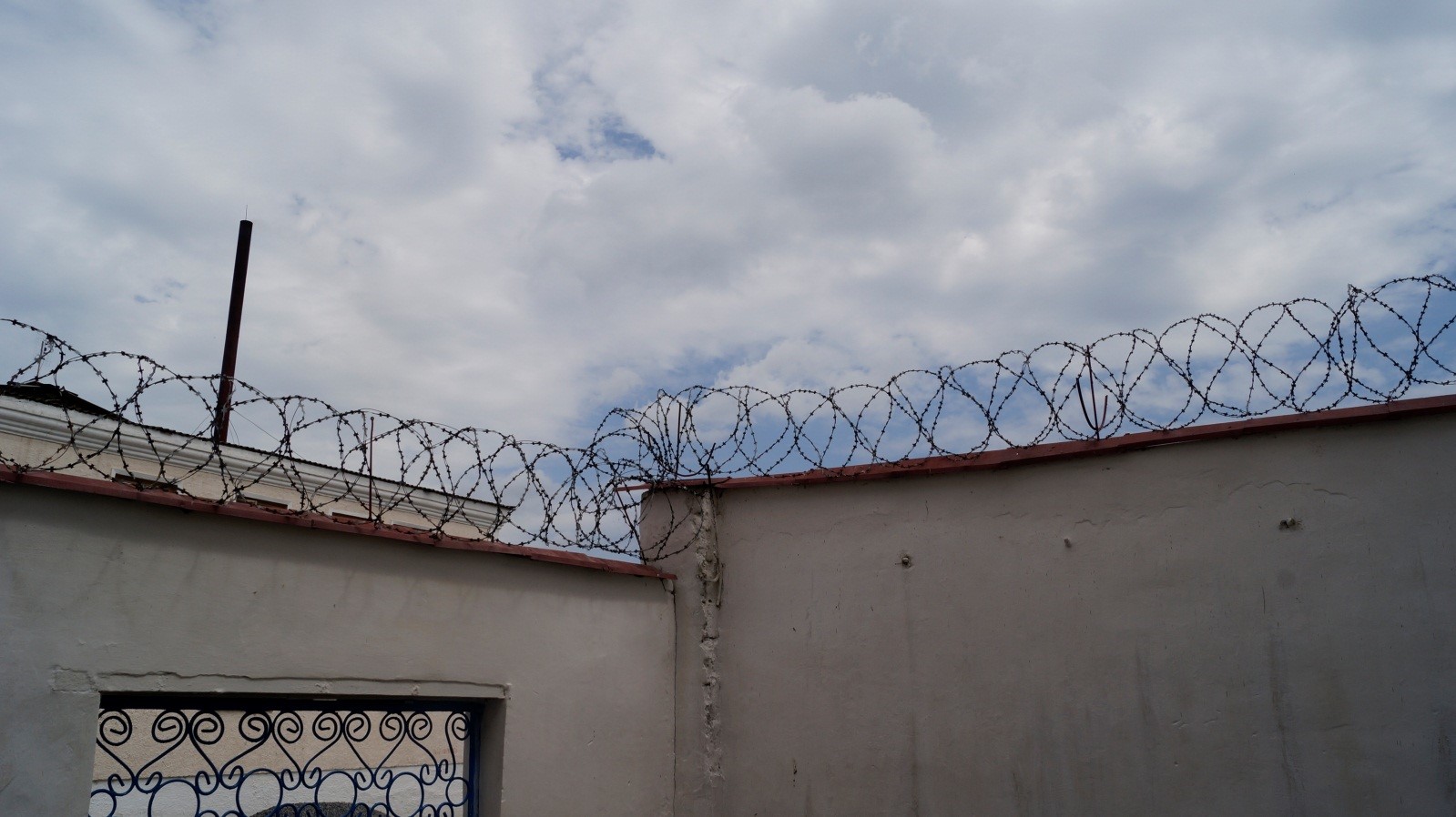 Троє в’язнів колонії в Ізяславі припинили голодування, сімох годуватимуть примусово