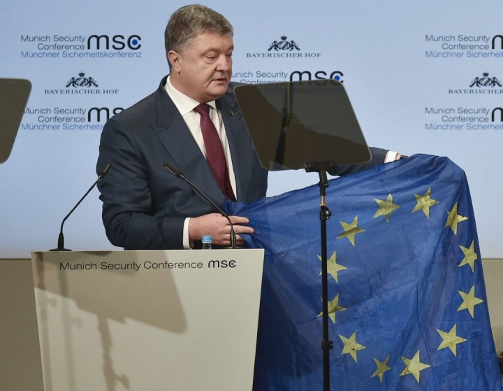 В Мюнхені Порошенко представив себе «голубом миру», - політолог Кушніренко