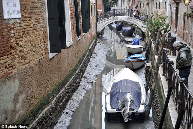 У Венеції стрімко висихають канали. Гондольєри призупиняють свою роботу