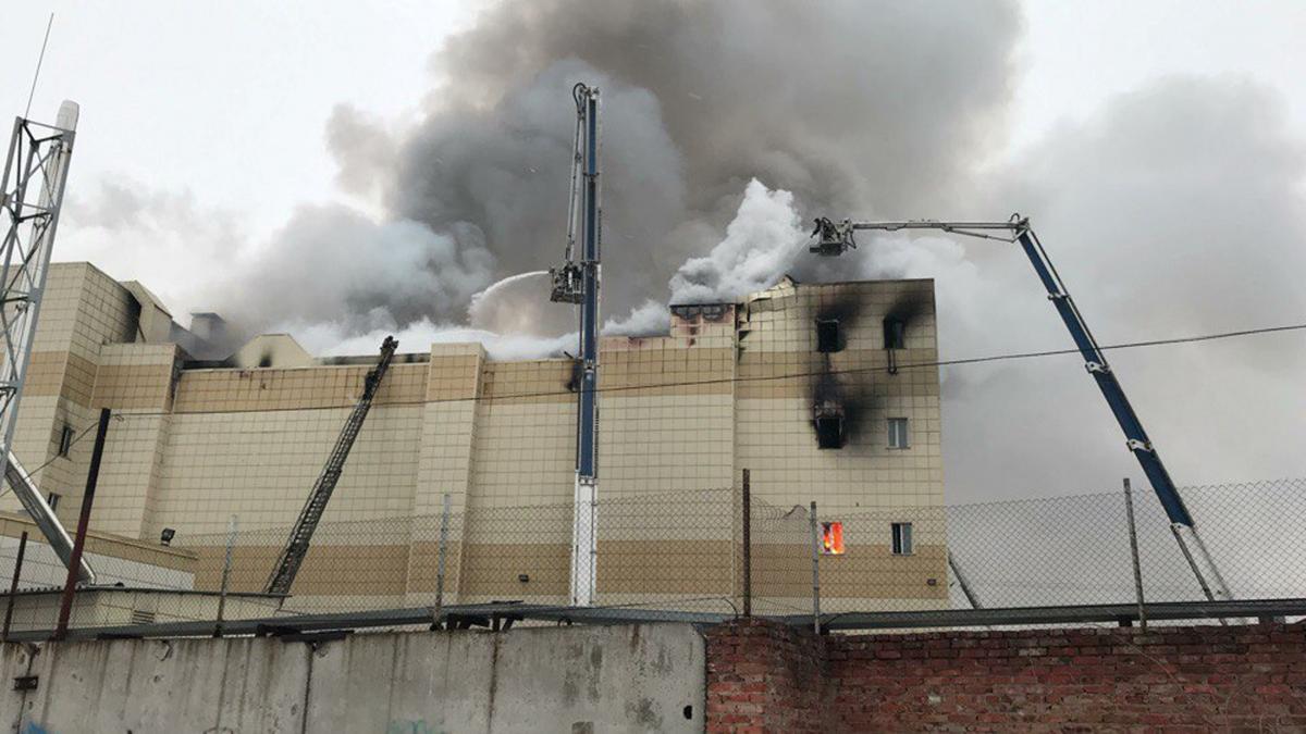 Пожежа у Кемерово: 48 людей загинули, відбулись перші затримання (ФОТО, ВІДЕО)
