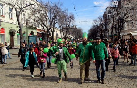Лепрекони та феї на вулицях Одеси: місто відзначило День Святого Патрика (ФОТО)