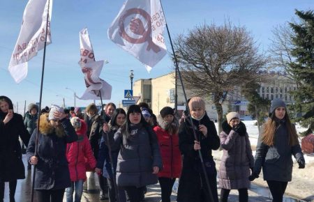 Марш жінок у Лисичанську: «За свої права треба боротися» (ФОТО)