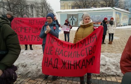 Щонайменше на 5 людей напали після маршу за права жінок у Києві